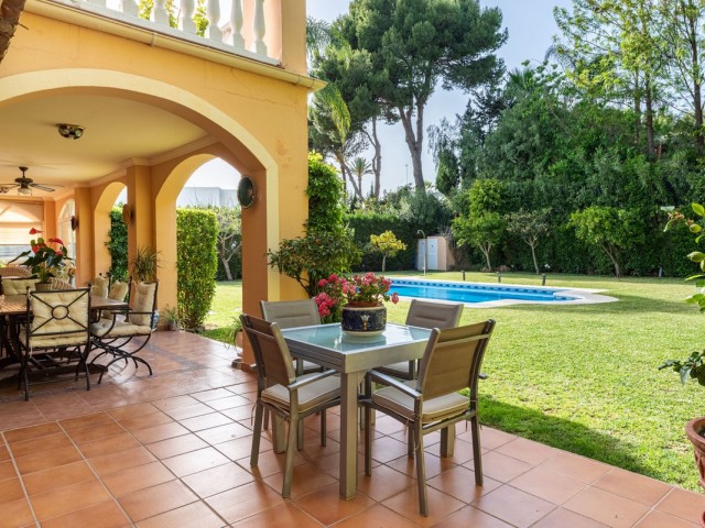 5 Soveroms Villa i Nueva Andalucía