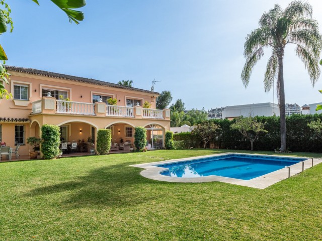 5 Soveroms Villa i Nueva Andalucía
