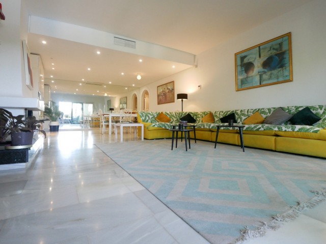 Apartamento con 3 Dormitorios  en Puerto de Cabopino