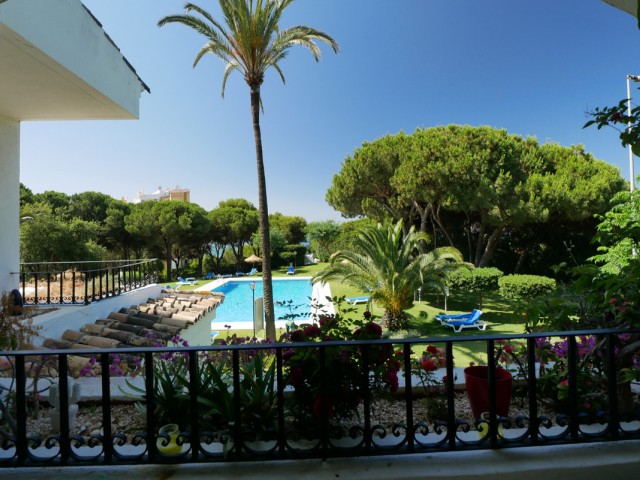 Apartamento con 3 Dormitorios  en Puerto de Cabopino