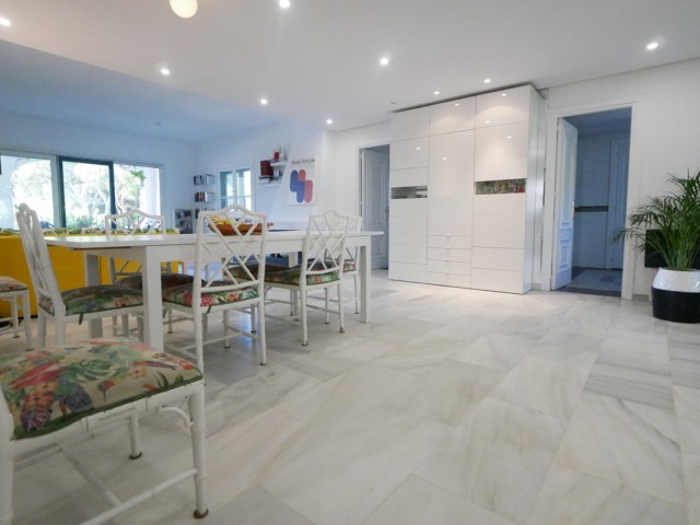Apartamento con 3 Dormitorios  en Puerto de Cabopino