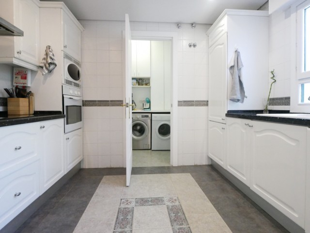 Apartamento con 3 Dormitorios  en Puerto de Cabopino