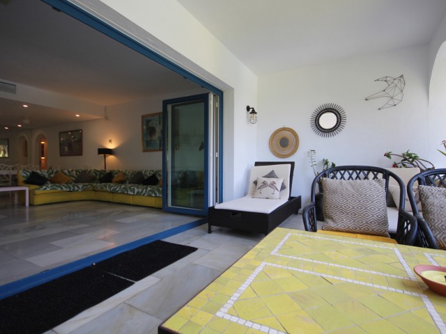 Apartamento con 3 Dormitorios  en Puerto de Cabopino