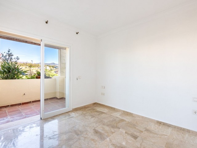 3 Bedrooms Apartment in Selwo