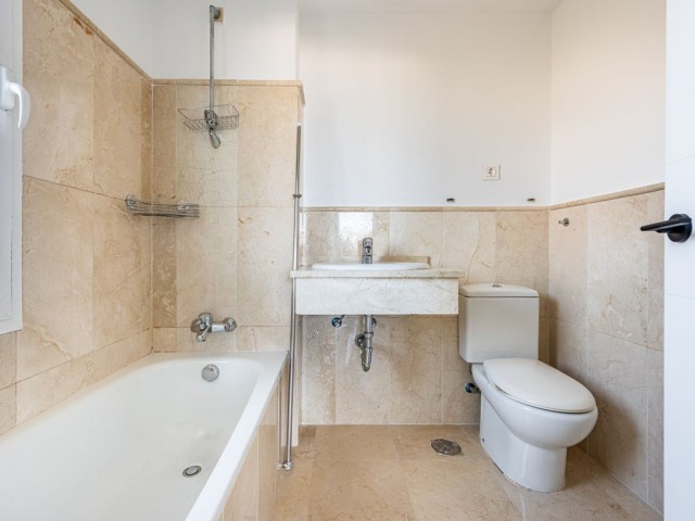 3 Bedrooms Apartment in Selwo