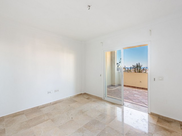 3 Bedrooms Apartment in Selwo