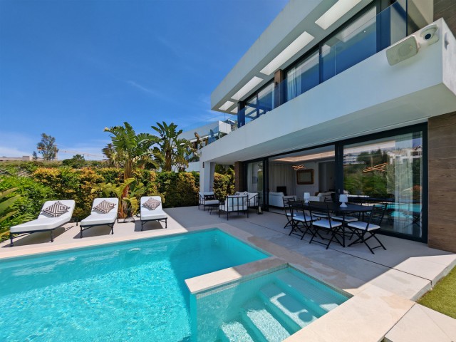 Villa avec 5 Chambres  à Estepona