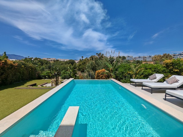 Villa avec 5 Chambres  à Estepona