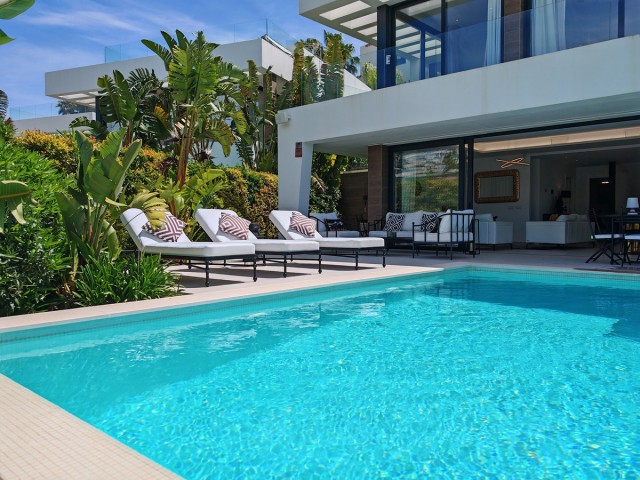 Villa avec 5 Chambres  à Estepona