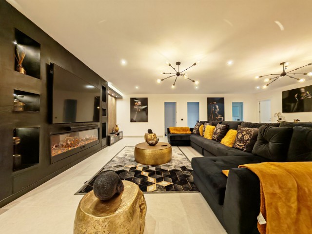 Villa avec 5 Chambres  à Estepona