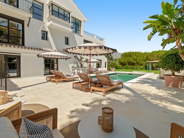 Villa con 6 Dormitorios  en Nueva Andalucía