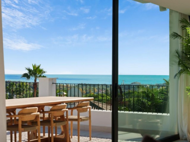 Villa con 6 Dormitorios  en Nueva Andalucía