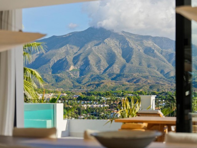 Villa con 6 Dormitorios  en Nueva Andalucía