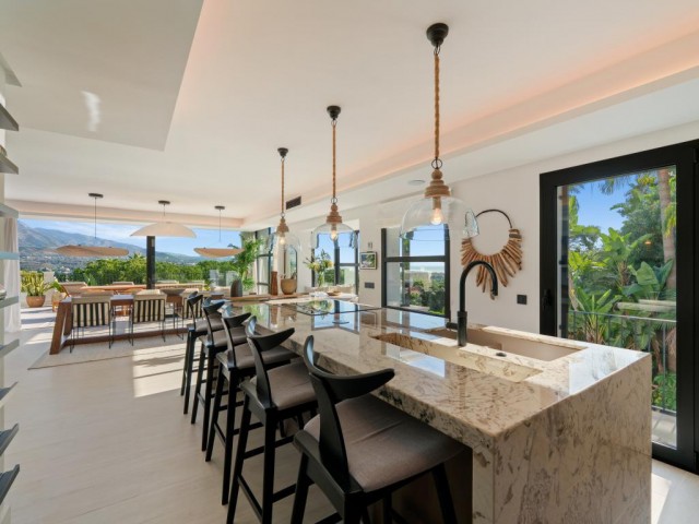 Villa con 6 Dormitorios  en Nueva Andalucía