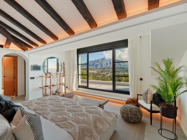Villa con 6 Dormitorios  en Nueva Andalucía