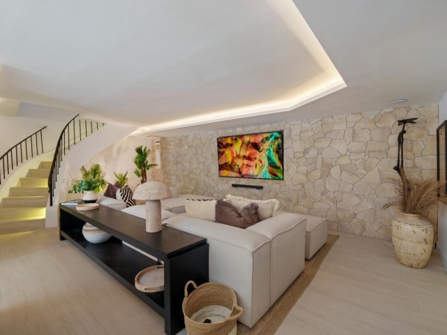 Villa con 6 Dormitorios  en Nueva Andalucía