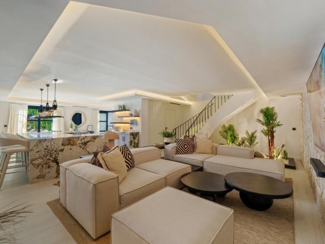 Villa con 6 Dormitorios  en Nueva Andalucía