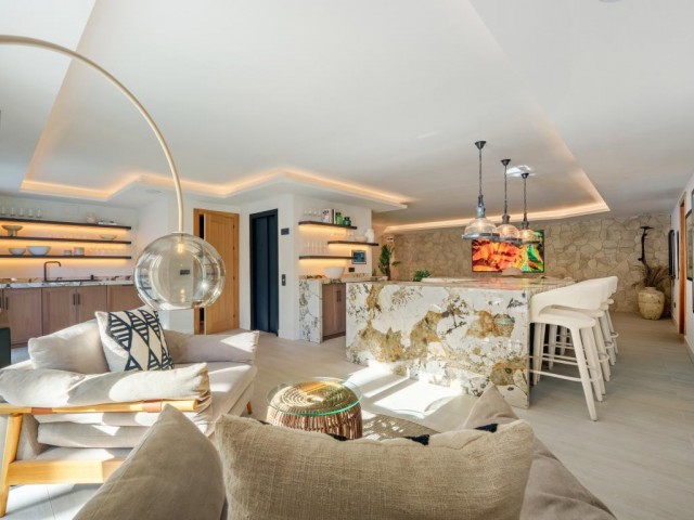 Villa con 6 Dormitorios  en Nueva Andalucía