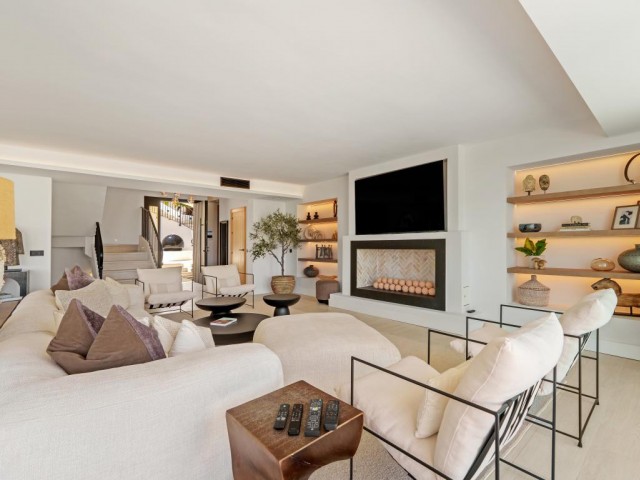 Villa con 6 Dormitorios  en Nueva Andalucía