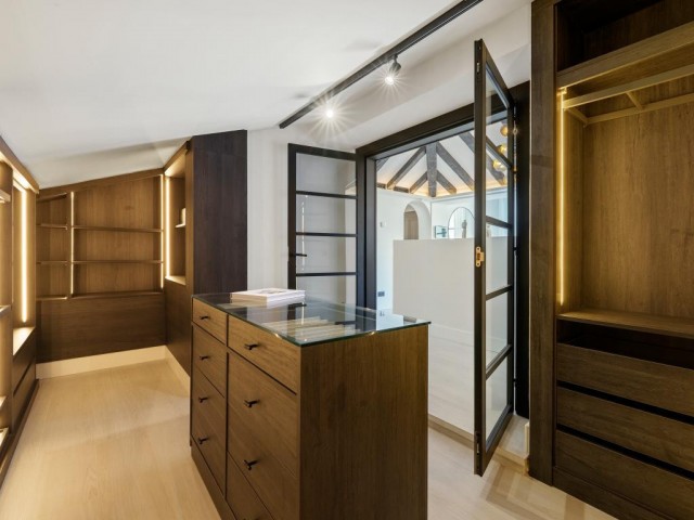Villa con 6 Dormitorios  en Nueva Andalucía