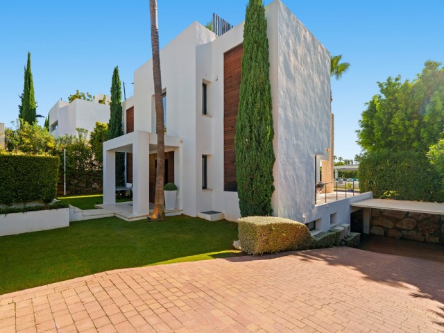 6 Bedrooms Villa in Nueva Andalucía