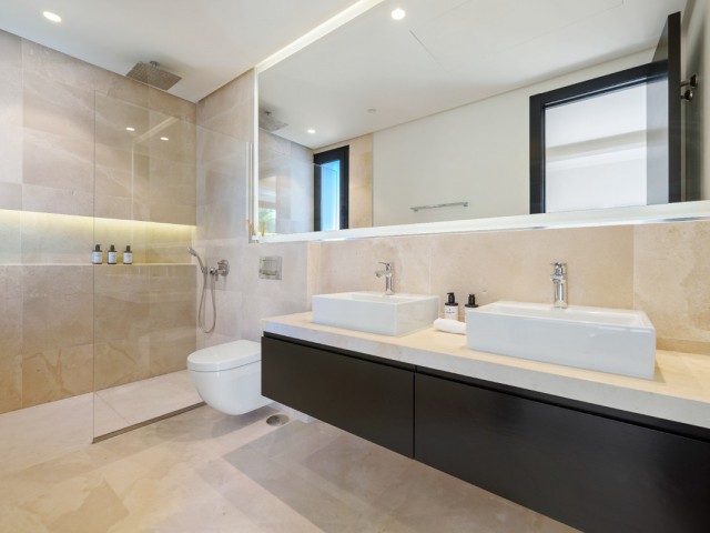 6 Bedrooms Villa in Nueva Andalucía