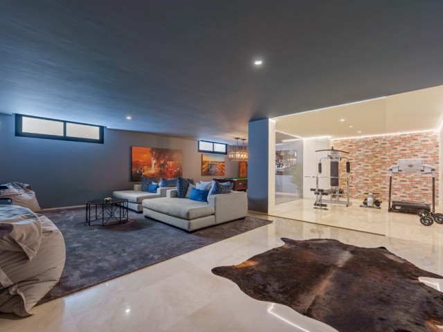 6 Bedrooms Villa in Nueva Andalucía