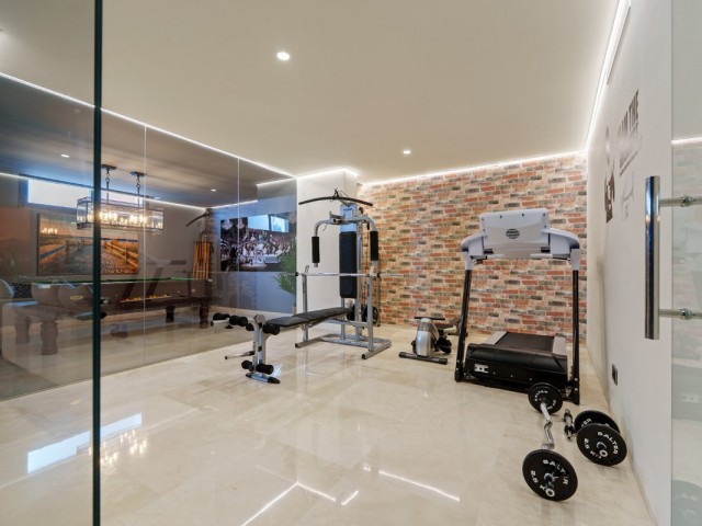 6 Bedrooms Villa in Nueva Andalucía