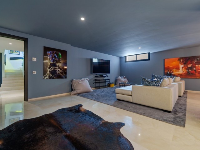 6 Bedrooms Villa in Nueva Andalucía