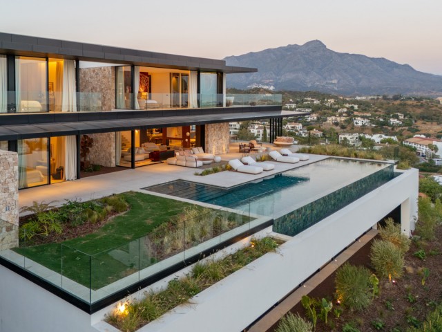8 Bedrooms Villa in Marbella