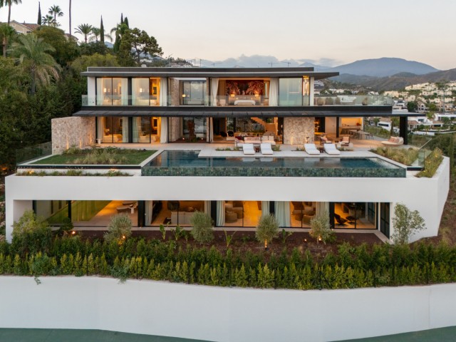 8 Bedrooms Villa in Marbella
