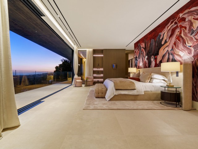 8 Bedrooms Villa in Marbella