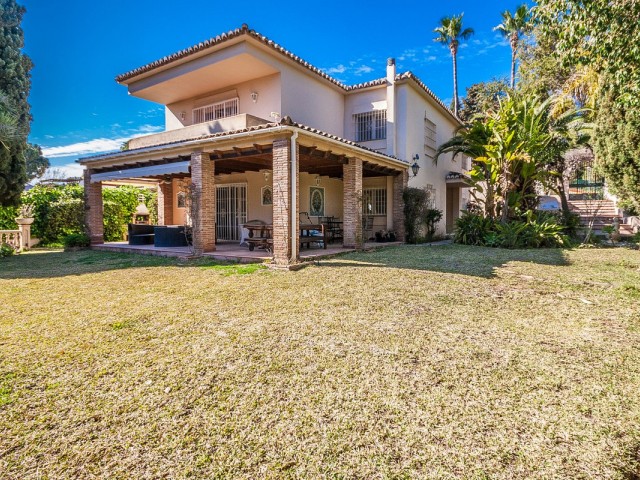 Villa avec 5 Chambres  à Calahonda