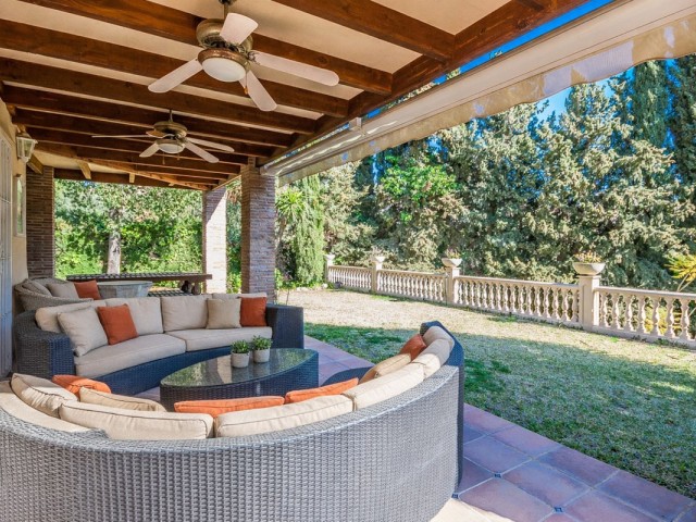 Villa avec 5 Chambres  à Calahonda