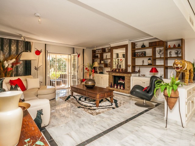 Villa avec 5 Chambres  à Calahonda