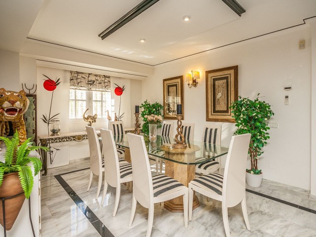 Villa avec 5 Chambres  à Calahonda