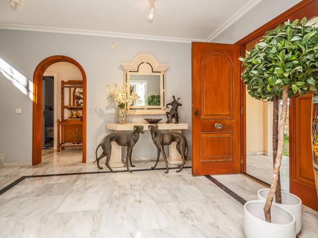 Villa avec 5 Chambres  à Calahonda
