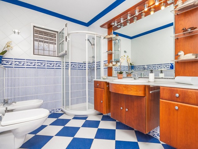Villa avec 5 Chambres  à Calahonda