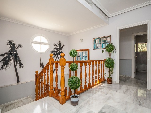 Villa avec 5 Chambres  à Calahonda