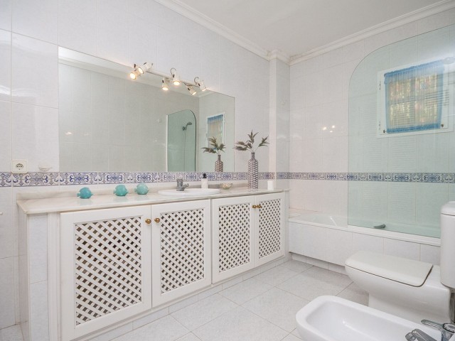 Villa avec 5 Chambres  à Calahonda