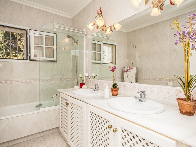 Villa avec 5 Chambres  à Calahonda