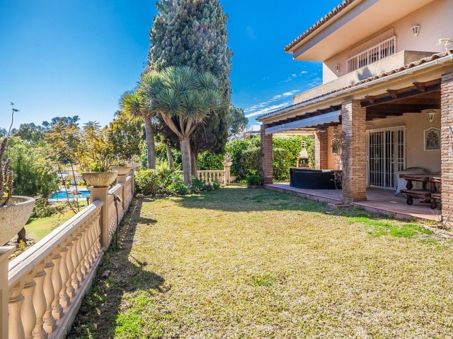 Villa avec 5 Chambres  à Calahonda