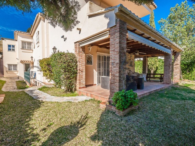 Villa avec 5 Chambres  à Calahonda