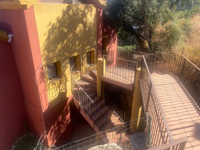 6 Bedrooms Villa in Elviria
