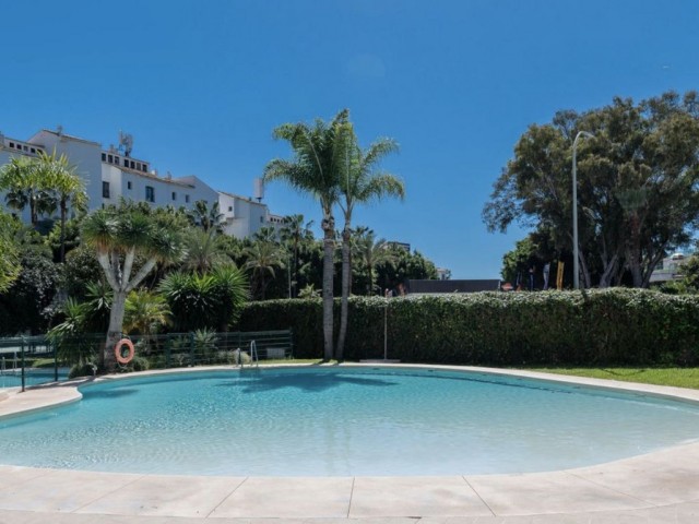 4 Bedrooms Apartment in Puerto Banús