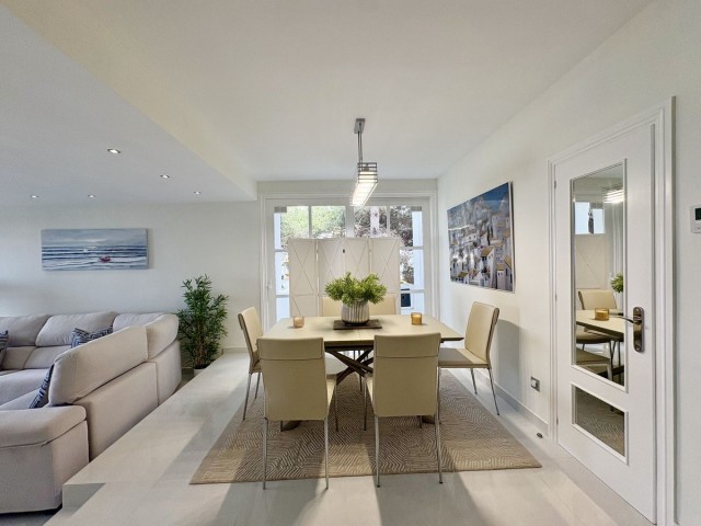 2 Bedrooms Apartment in Elviria