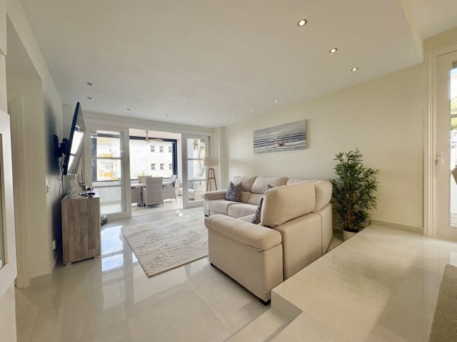 2 Bedrooms Apartment in Elviria