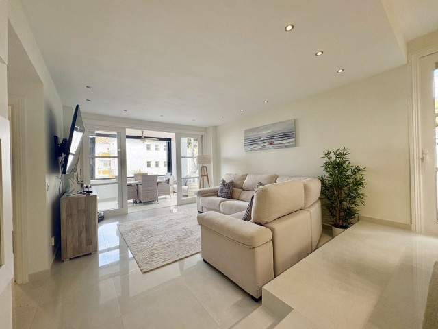 2 Bedrooms Apartment in Elviria