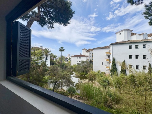 2 Bedrooms Apartment in Elviria