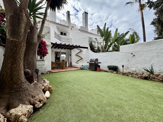 3 Slaapkamer Rijtjeshuis in Nueva Andalucía